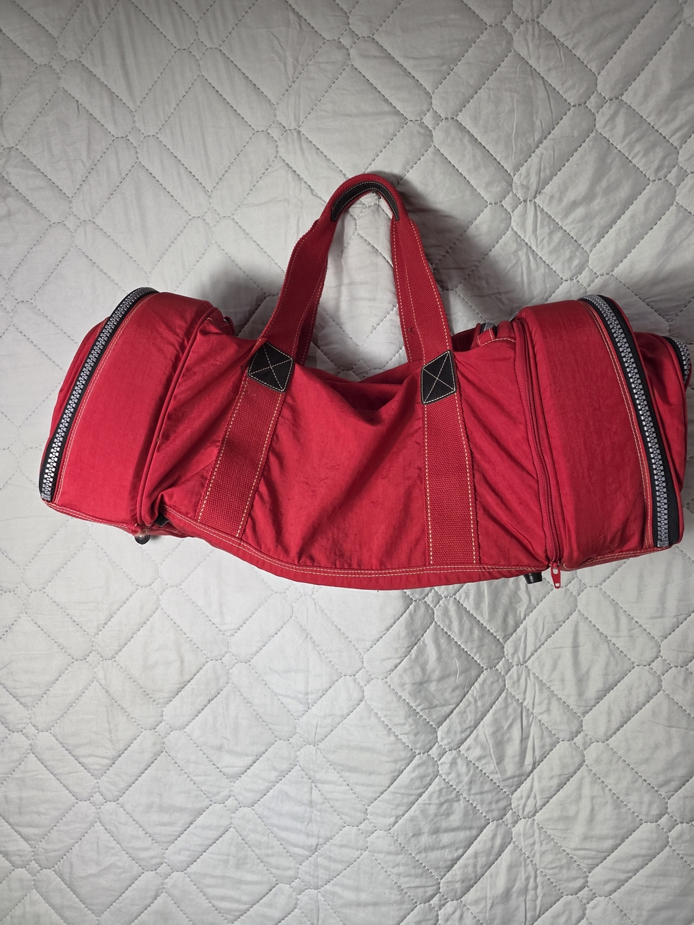KIPLING VINTAGE LARGE RED CARRY ON DUFFLE & CROSSBODY BAG - Picture 7 of 14